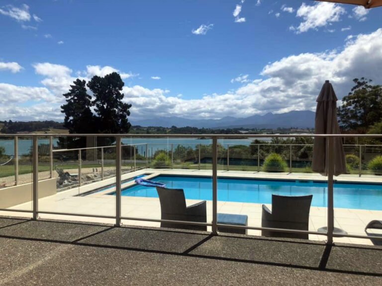 pool tasman luxury lodge 768x576