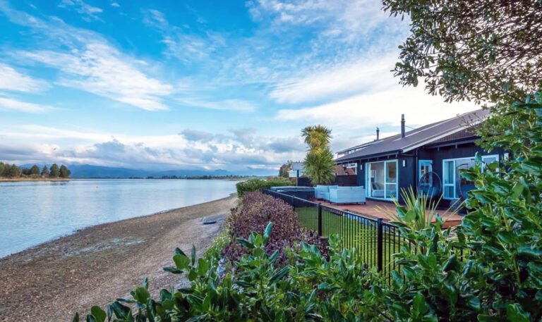 Mapua beach holiday house 768x457