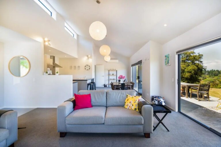 Tasman Bay holiday houses NZ 768x512