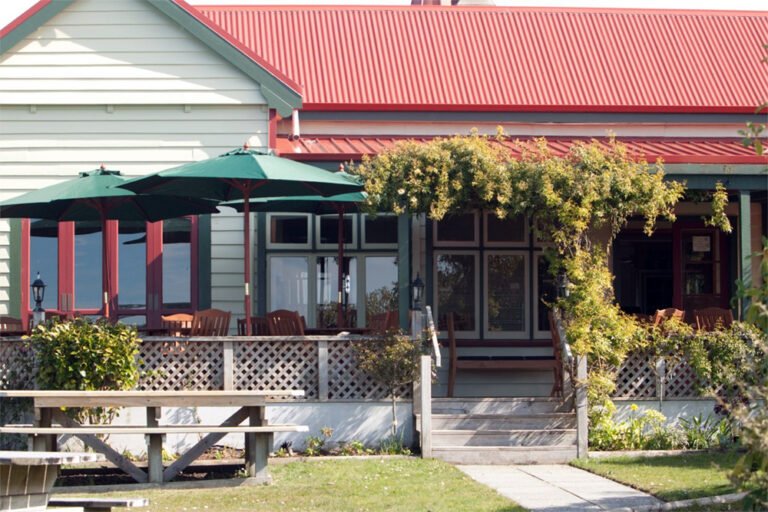 Stay Stewart Island NZ 768x512