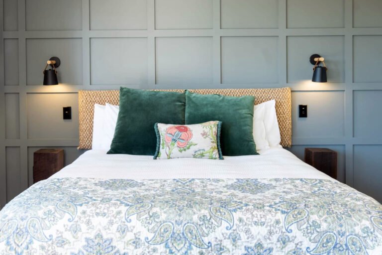 beach accommodation Te Awanga 768x512