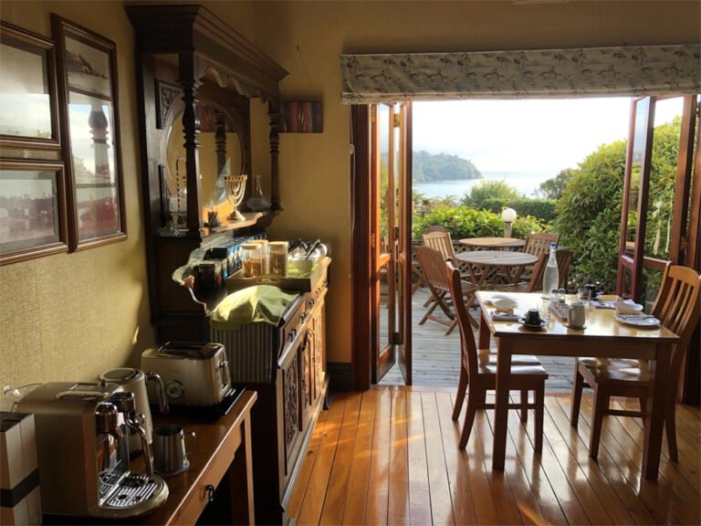 dining stewart island NZ 768x576