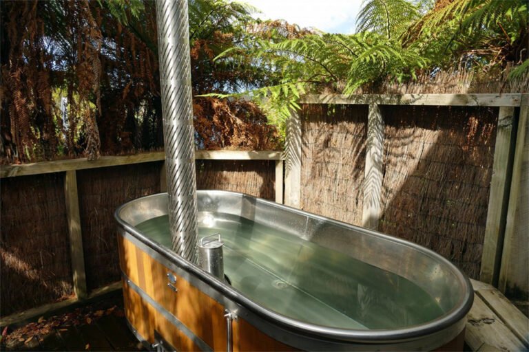 hot tub stewart island lodge 768x512
