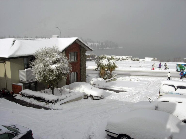 snow at queenstown motel 768x576
