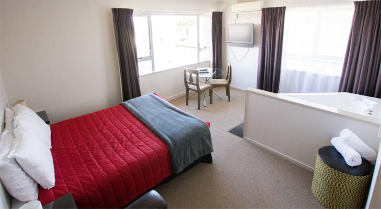 taupo motel in room spa 1 768x421