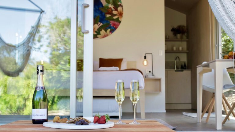 waiheke accommodation oneroa 768x431