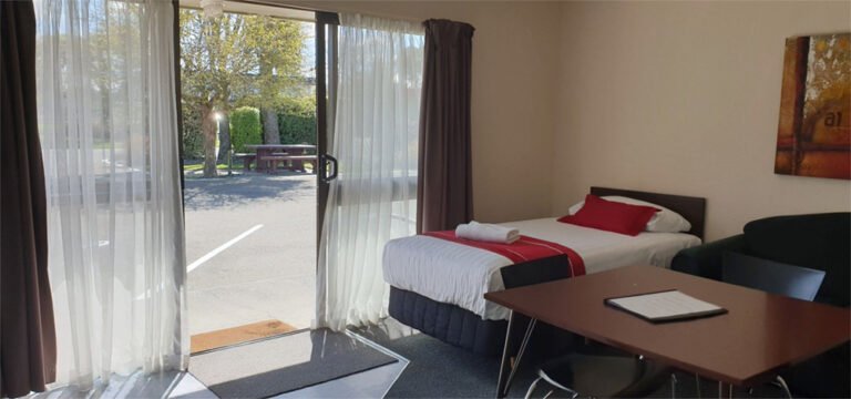 Accommodation Ashburton golf course 768x360