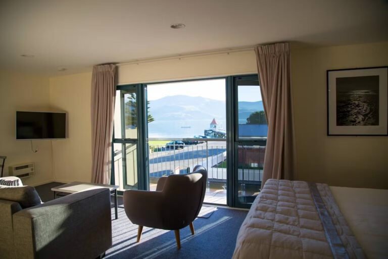 apartments akaroa wharf 768x513