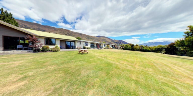 Motel Lake Wanaka NZ 768x384