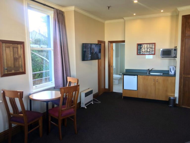 large group accommodation dunedin 768x576