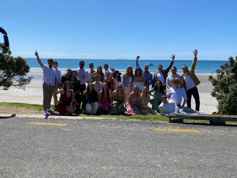 large group tour Waiheke 768x576