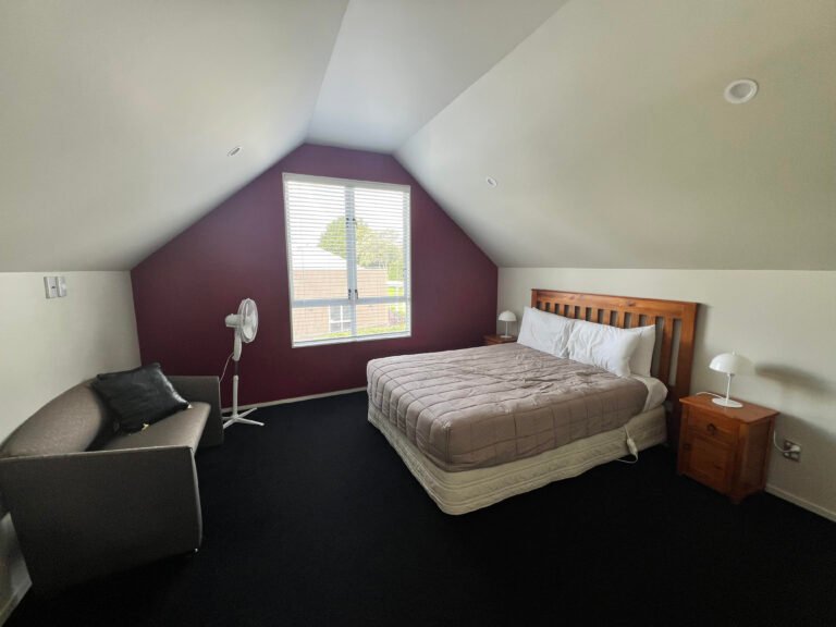 Master Bedroom Kiwi On The Lake 768x576