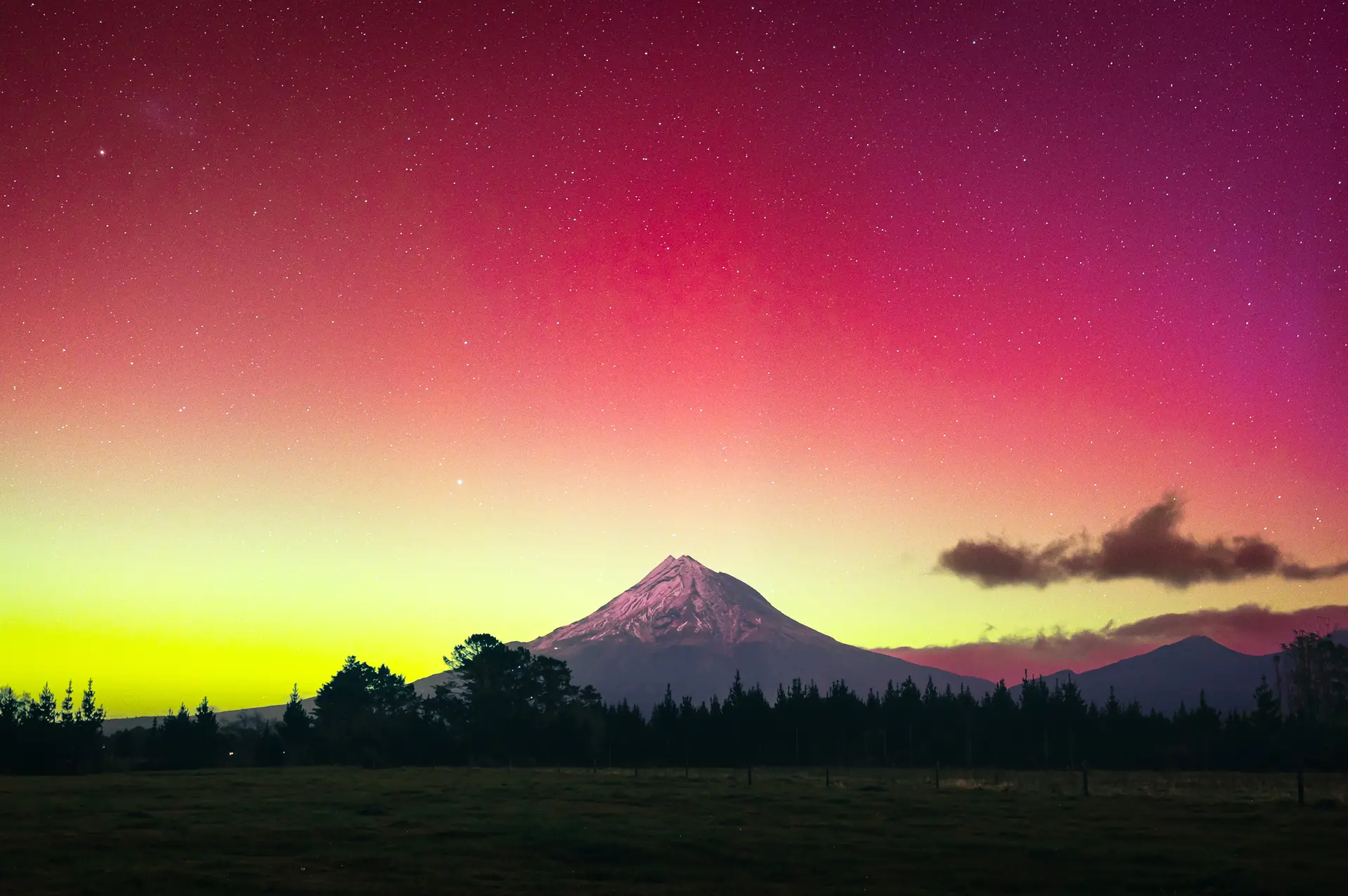 Taranaki Aurora 2024 photo credit Dual Peaks Photography