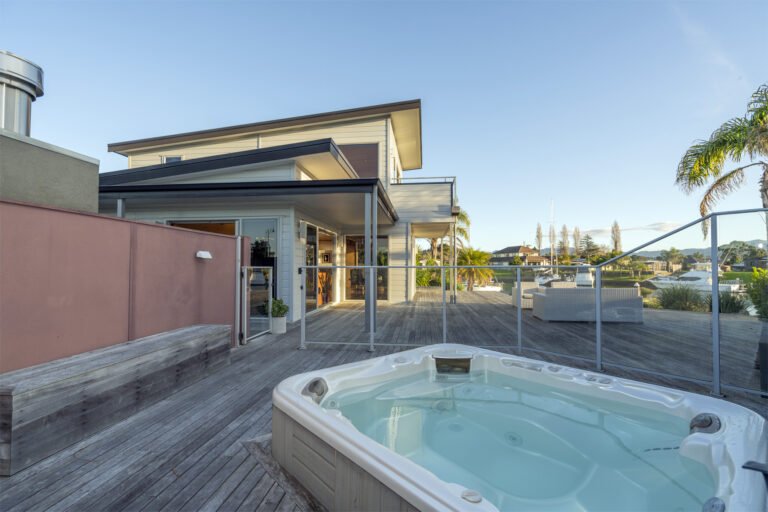 Coromandel holiday home with spa 768x512