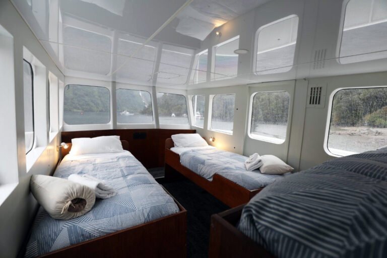 Fiordland charters 768x512