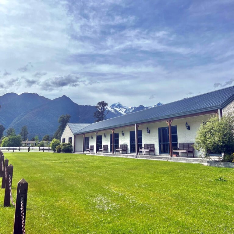 Motel Fox Glacier 768x767