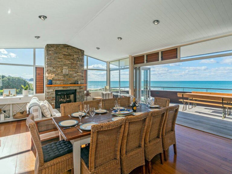 beachfront holiday houses Coromandel 768x576