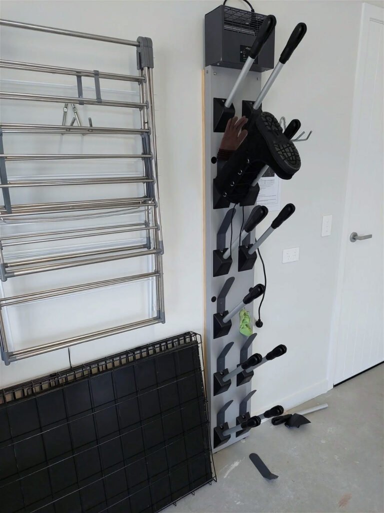 ski drying rack Wanaka holiday home 768x1024