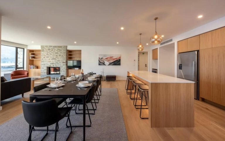 Lakefront apartments Wanaka 768x483