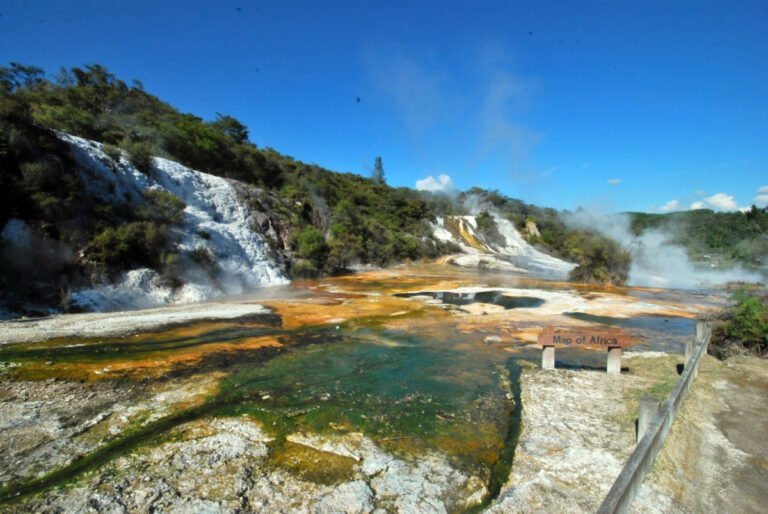 Taupo geothermal park 768x514