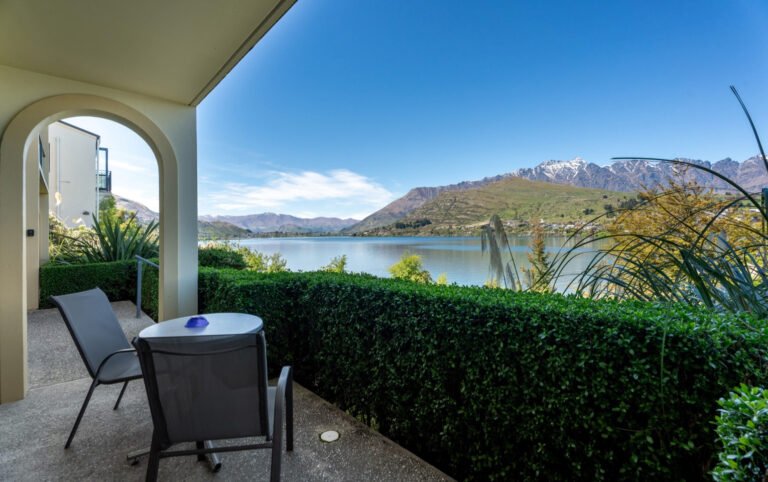 lakefront apartment queenstown 768x482