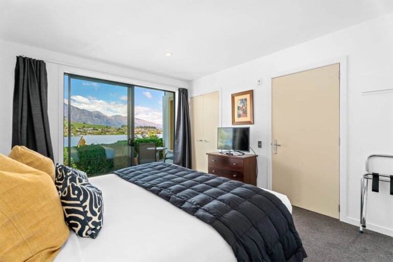 queenstown lakeside accommodation 768x512
