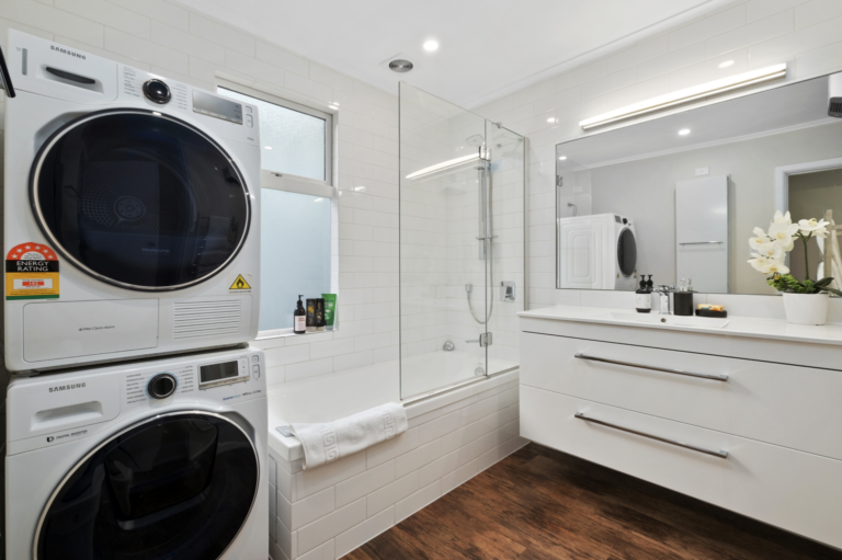 holiday home queenstown with spa 768x511