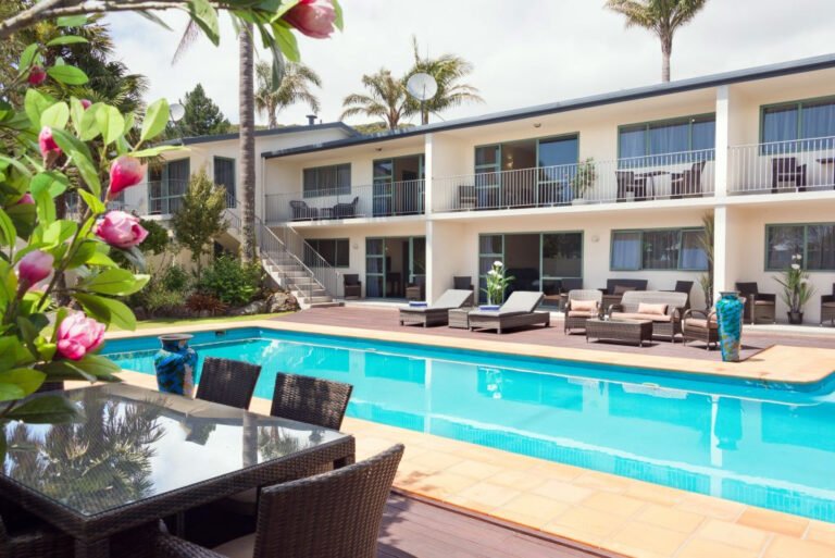 paihia accommodation with pool 768x513