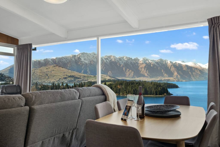 queenstown accommodation lake view 768x512