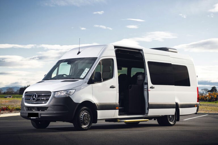 south island bus tour 768x512