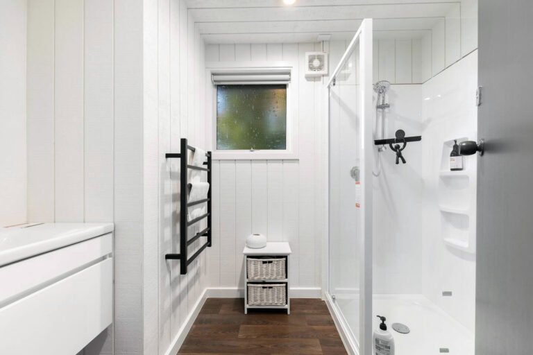 bathroon queenstown holiday home 768x512