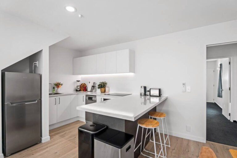 holiday apartment queenstown 768x512