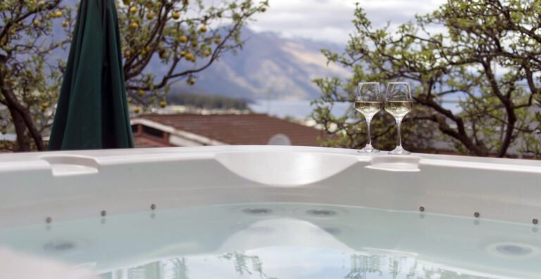 holiday home queenstown with spa 768x397