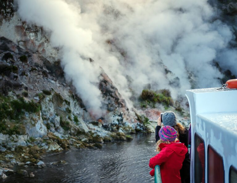 lake cruise rotorua 768x593