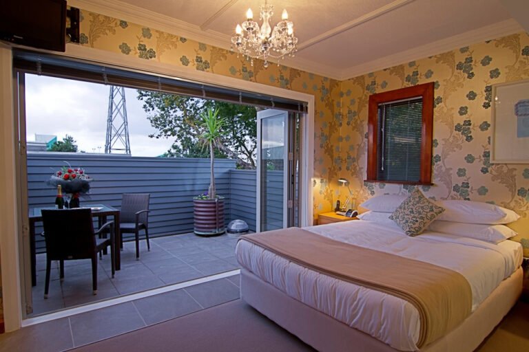 new plymouth boutique accommodation 768x512
