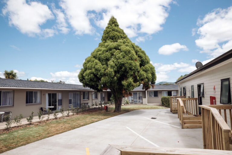 whitianga motel with boat parking 768x512