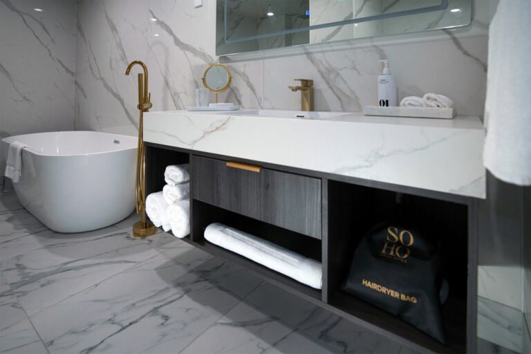 auckland hotel with bath 768x512