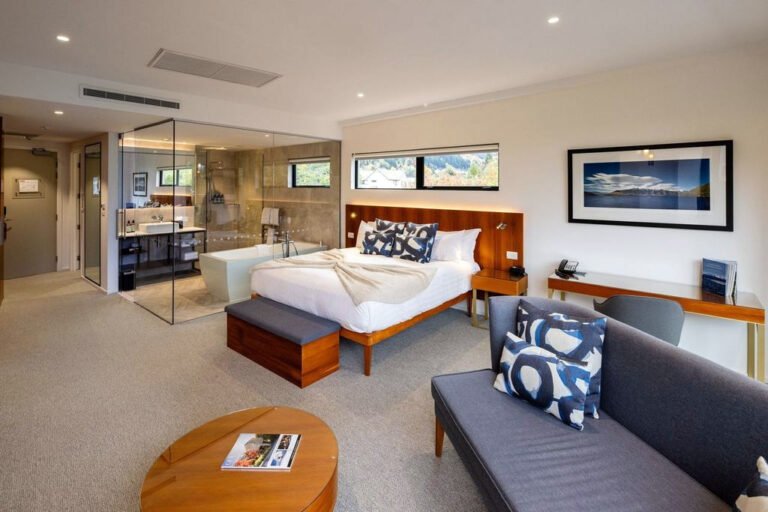 boutique hotel queenstown 768x512