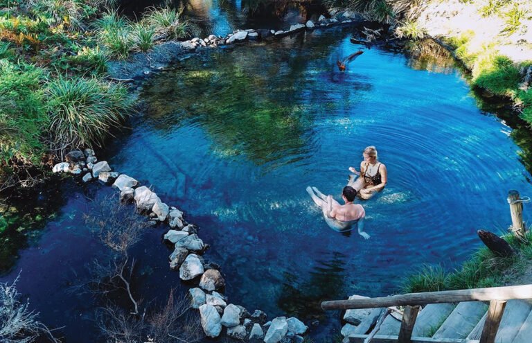 lake tarawera hot water beach 768x495