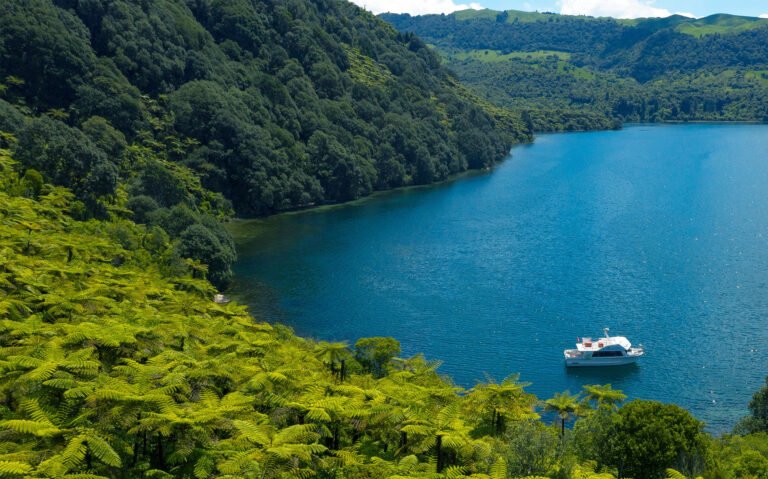 lake tarawera rotorua 768x479