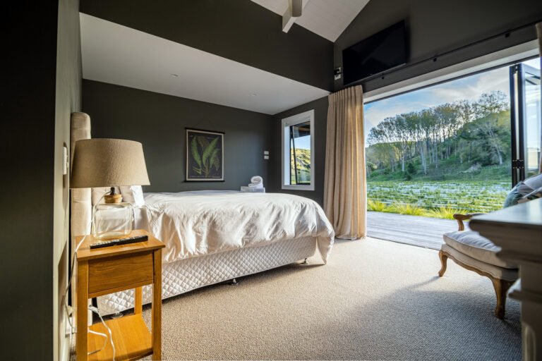 hawkes bay wineries with accommodation 768x512