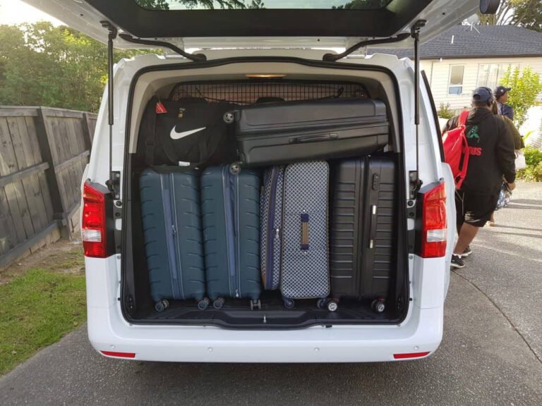 shuttles auckland airport 768x576