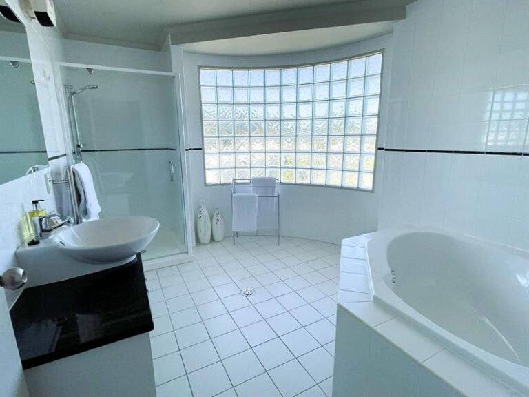 accommodation pauanui nz 768x576