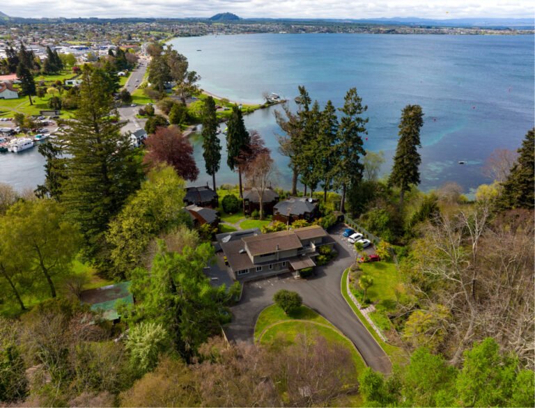 accommodation taupo lakefront 768x586