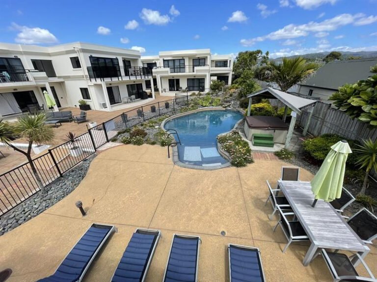 pool at coromandel accommodation 768x576
