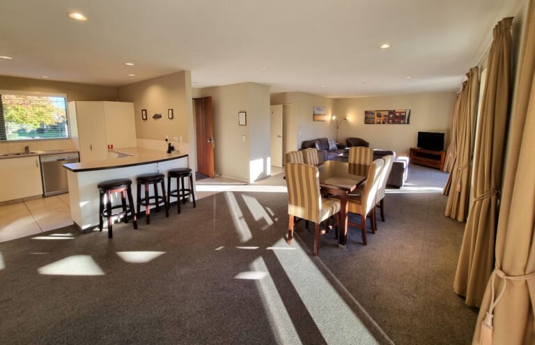 vineyard accommodation blenheim nz 768x495