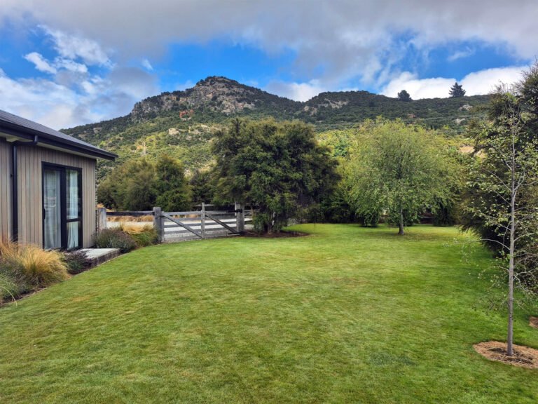 wanaka holiday house accommodation 768x576