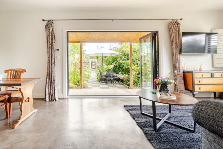 accommodation in karaka 768x512