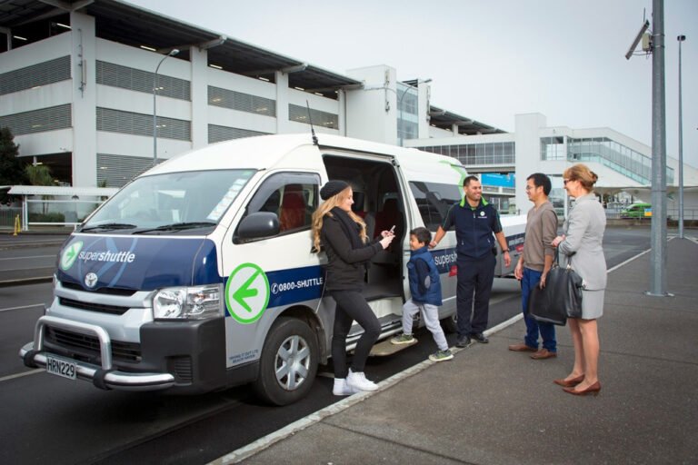 auckland airport shuttle 768x512