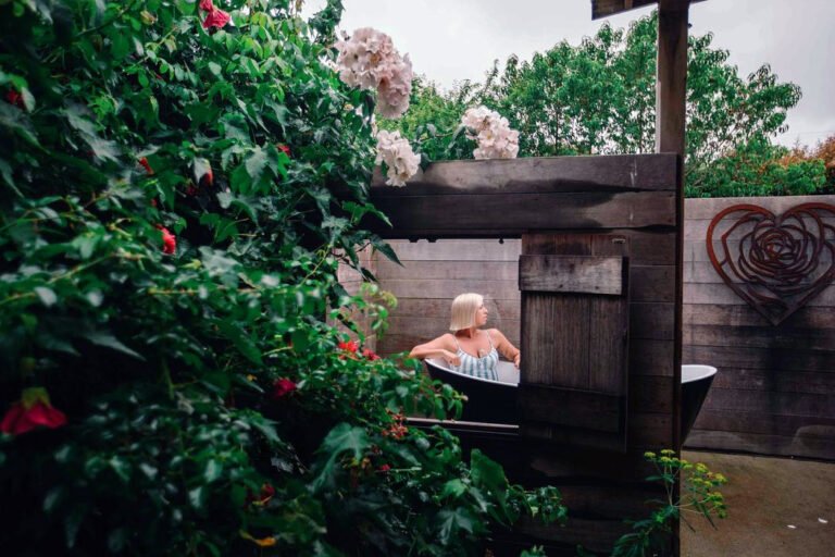 outdoor bath accommodation auckland 768x512